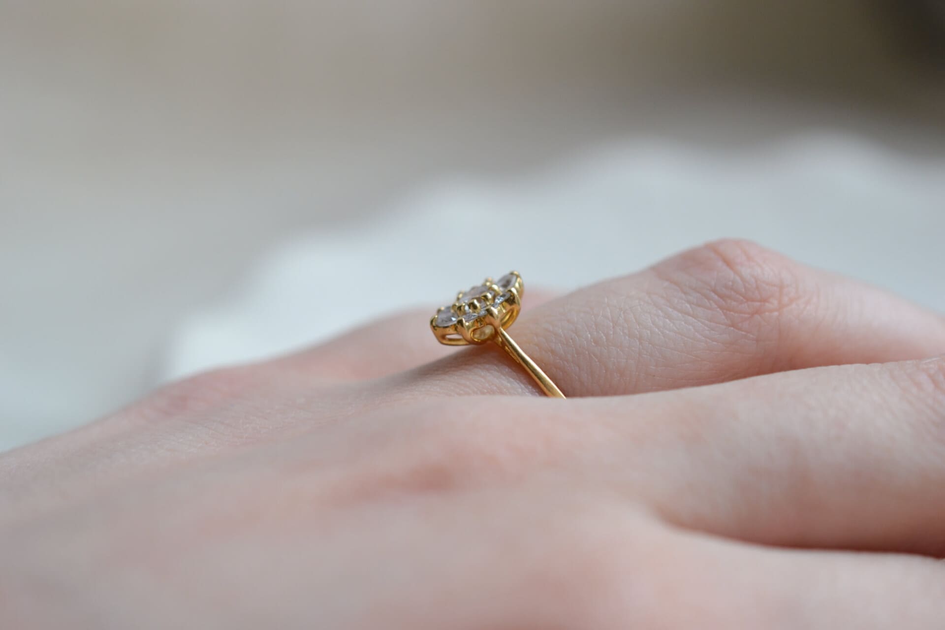 Bague Marguerite Saphirs blancs