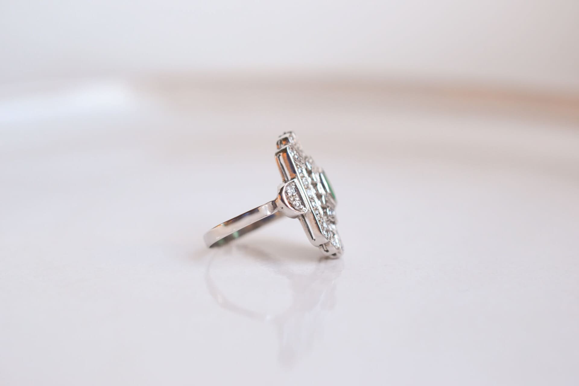 Bague Marquise Art Déco Émeraude et Diamants