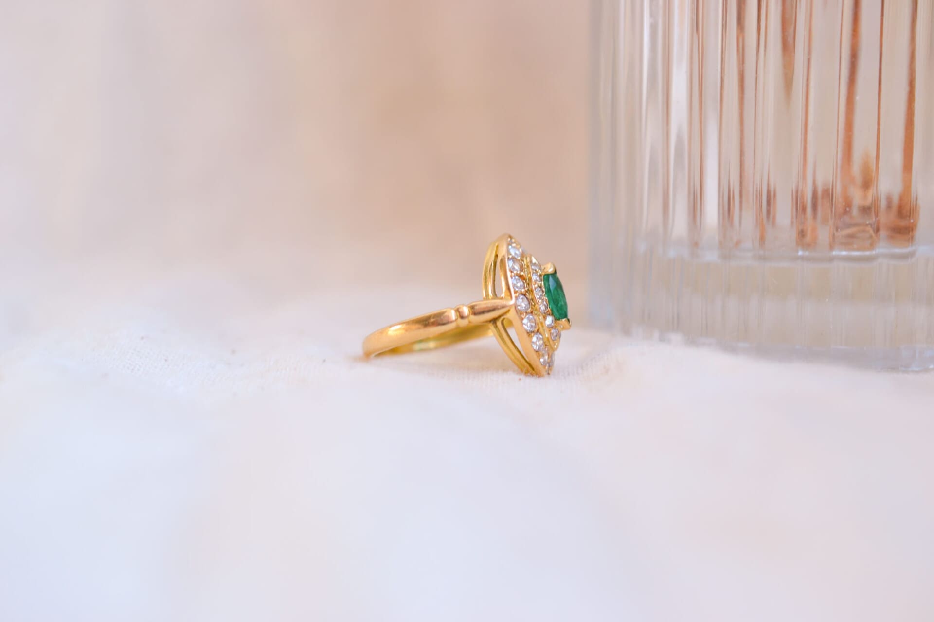 Bague Marquise Émeraude et Oxydes