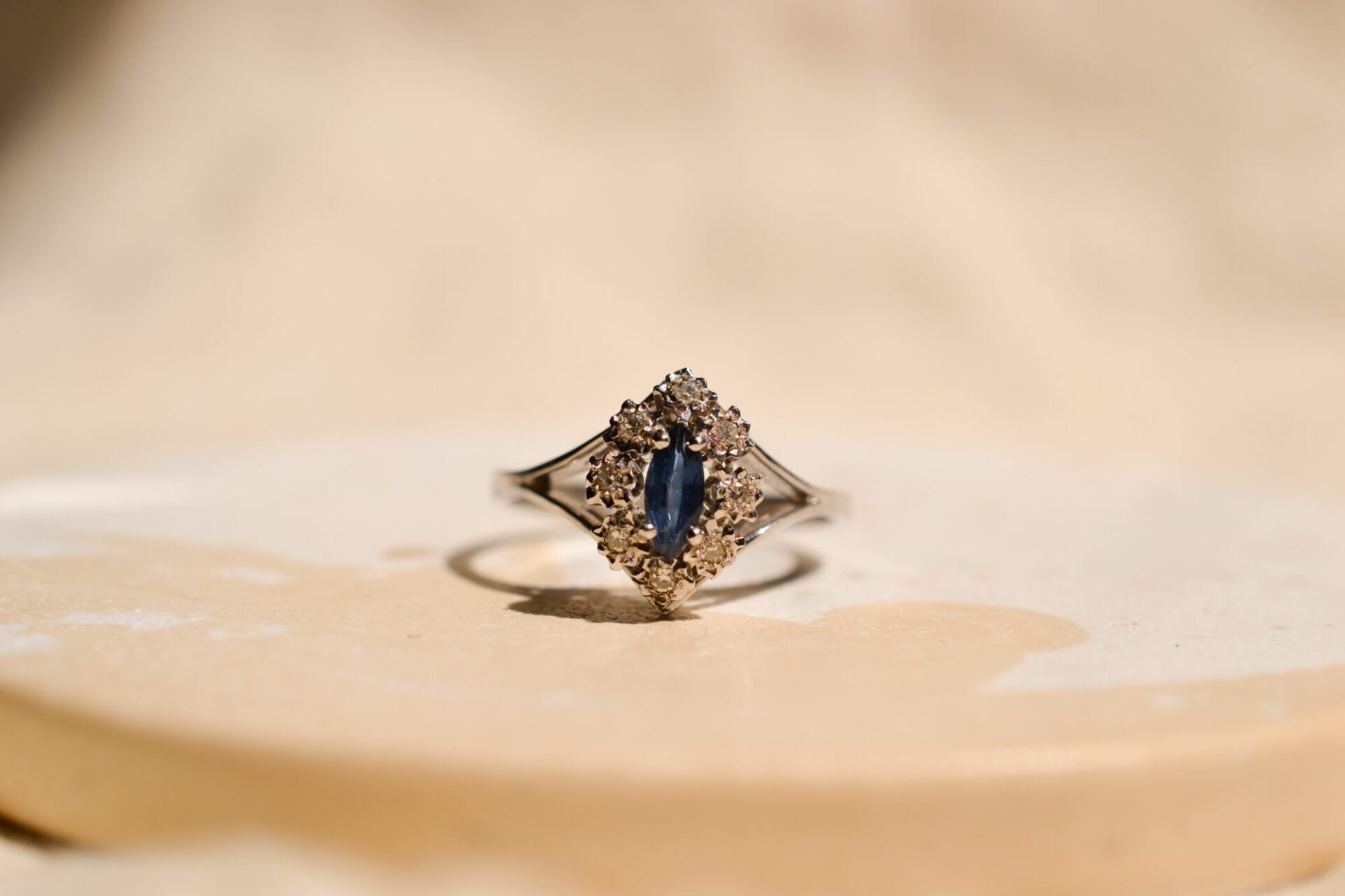 Bague Marquise Saphir Diamants Or blanc