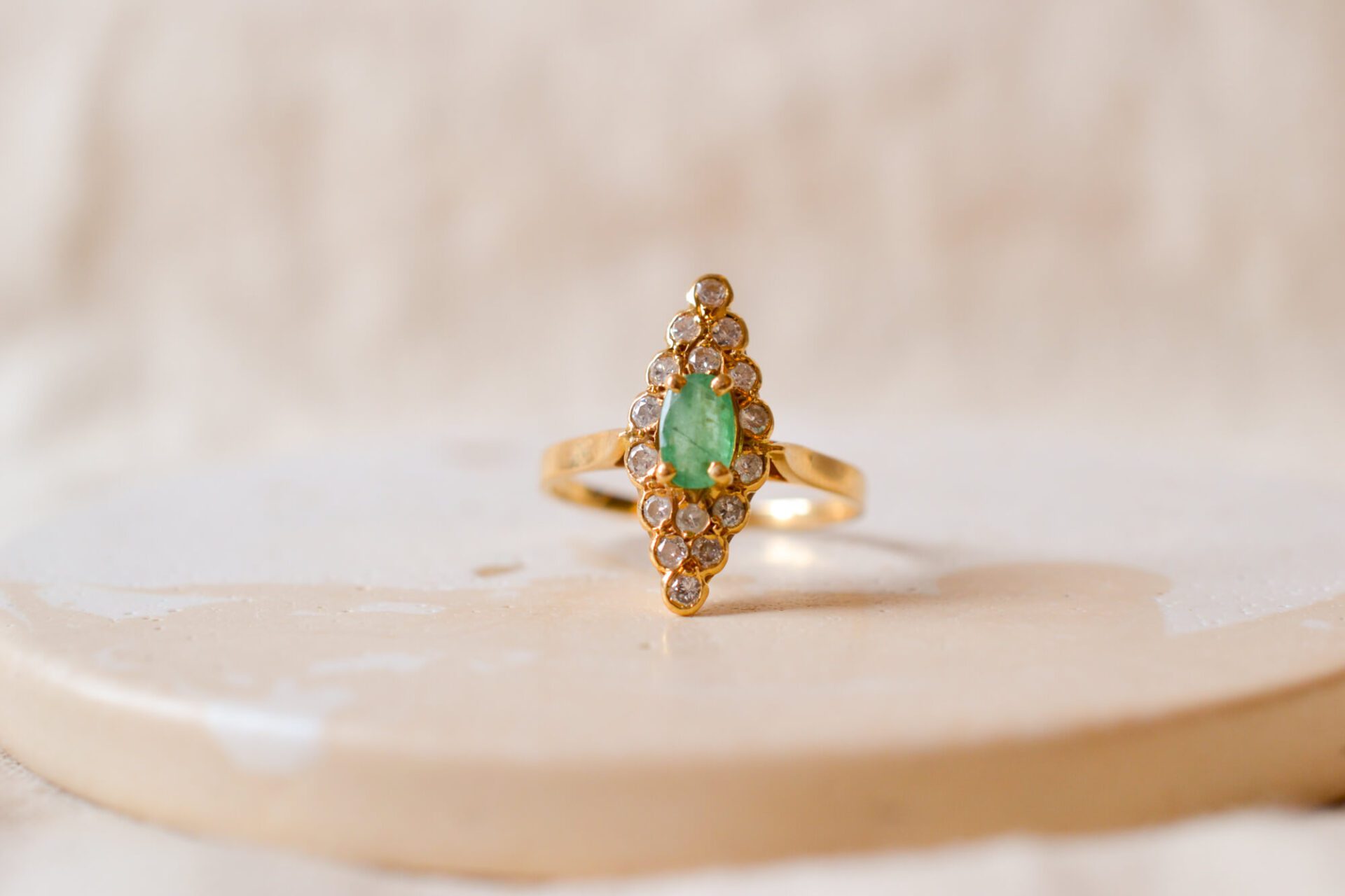 Bague Navette Émeraude Diamants