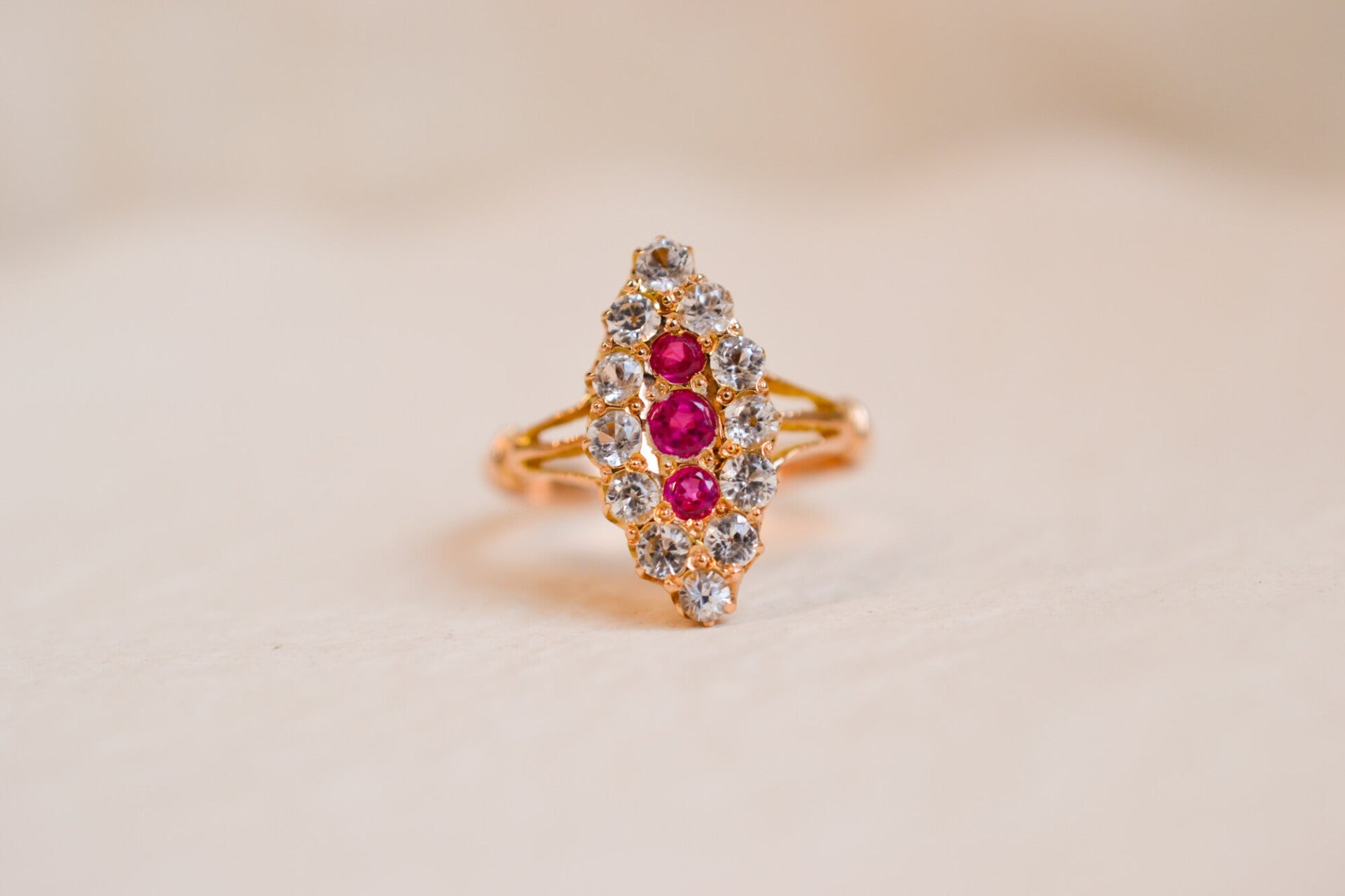 Bague Marquise Rubis de synthèse trilogie