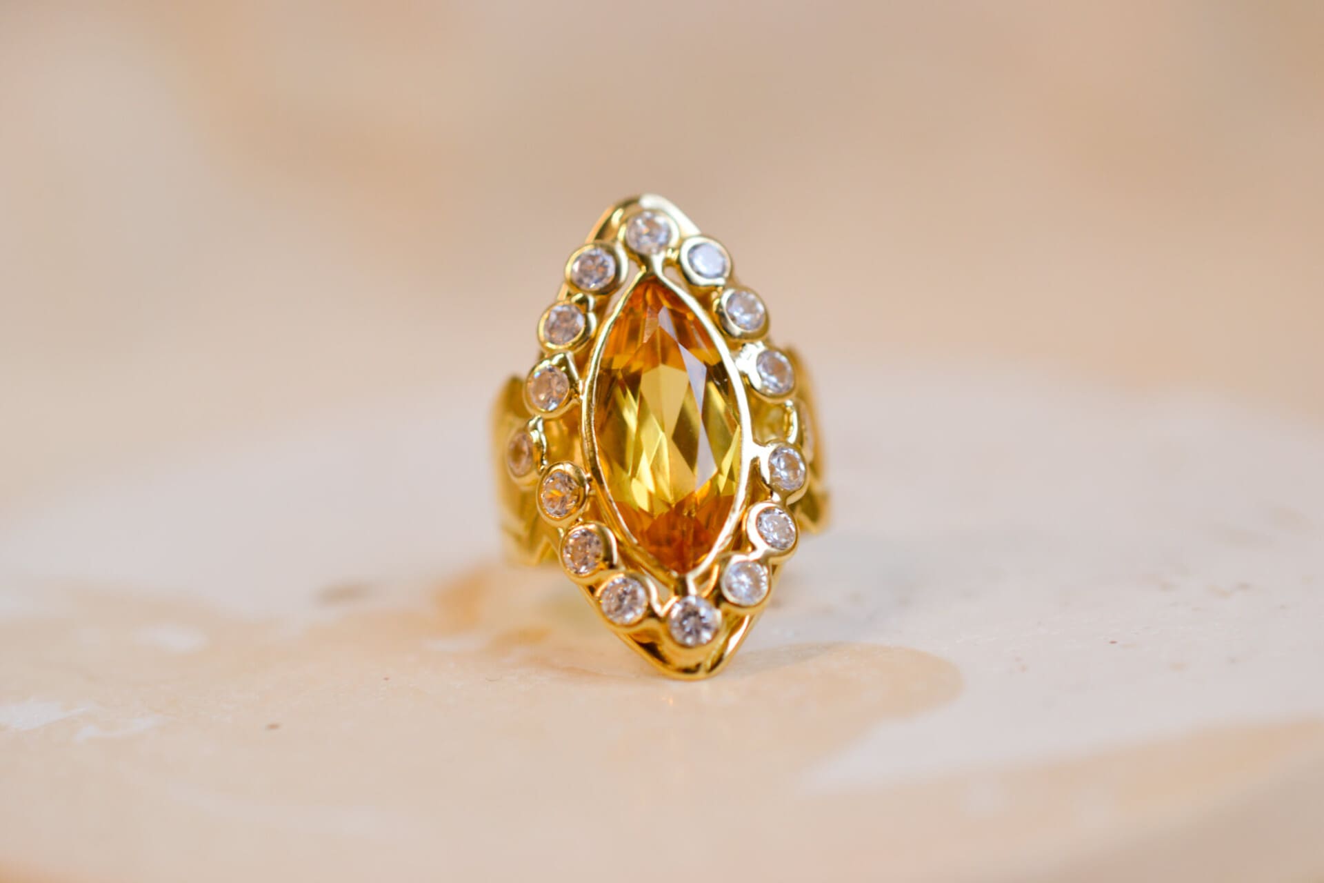 Bague Marquise Saphir de synthèse jaune
