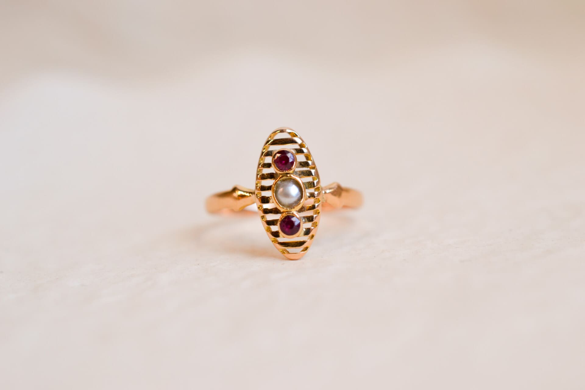 Bague Navette Perle et Rubis de synthèse