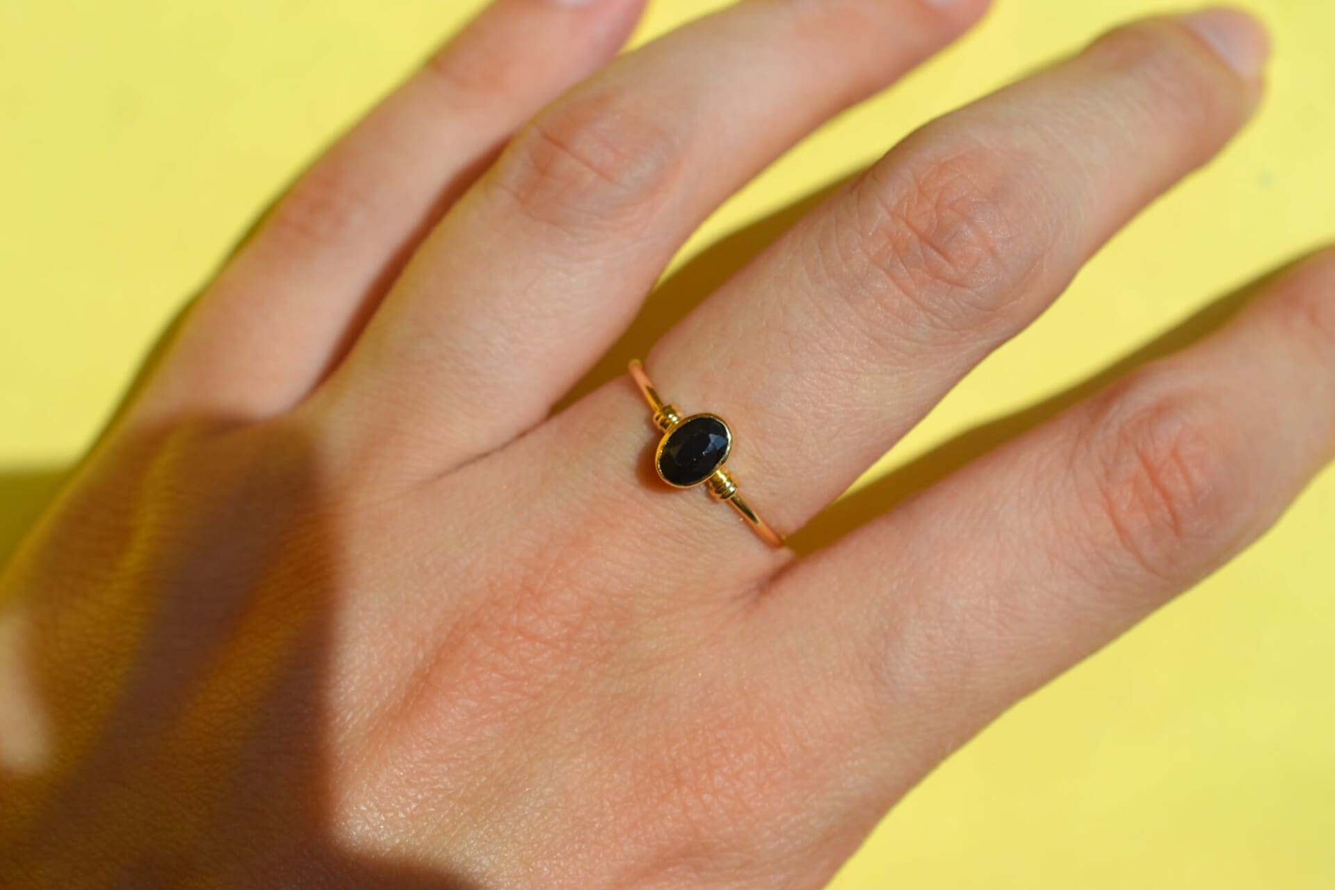 Bague Or jaune Saphir serti clos