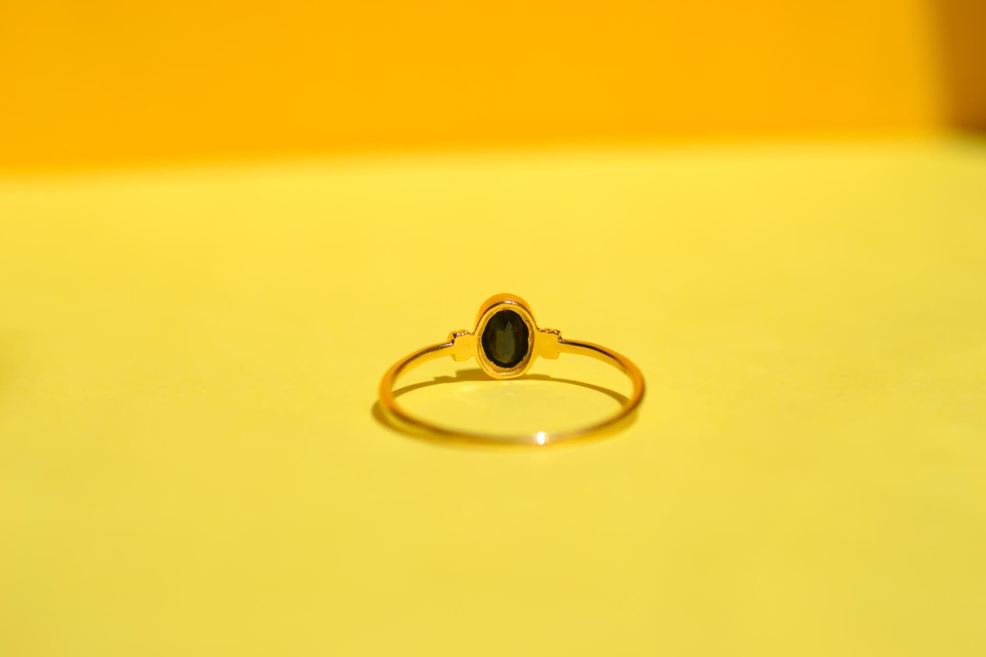 Bague Or jaune Saphir serti clos