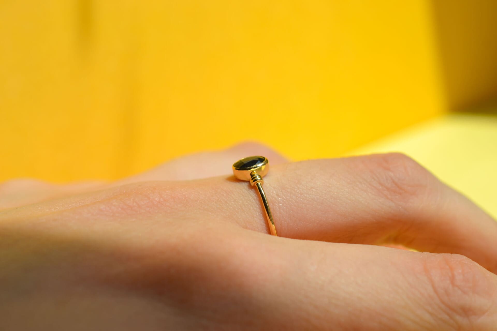 Bague Or jaune Saphir serti clos