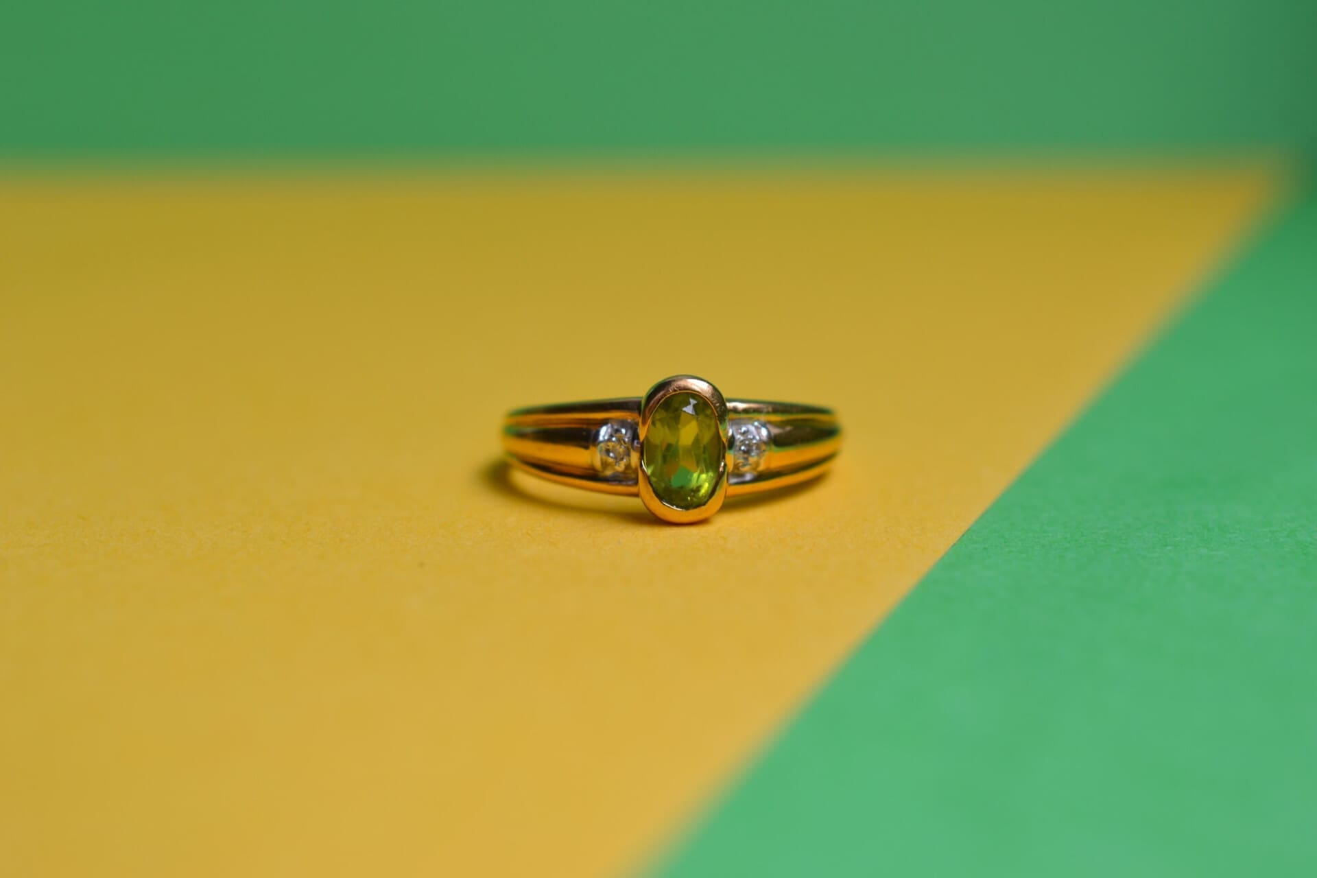 Bague Péridot oval et Diamants