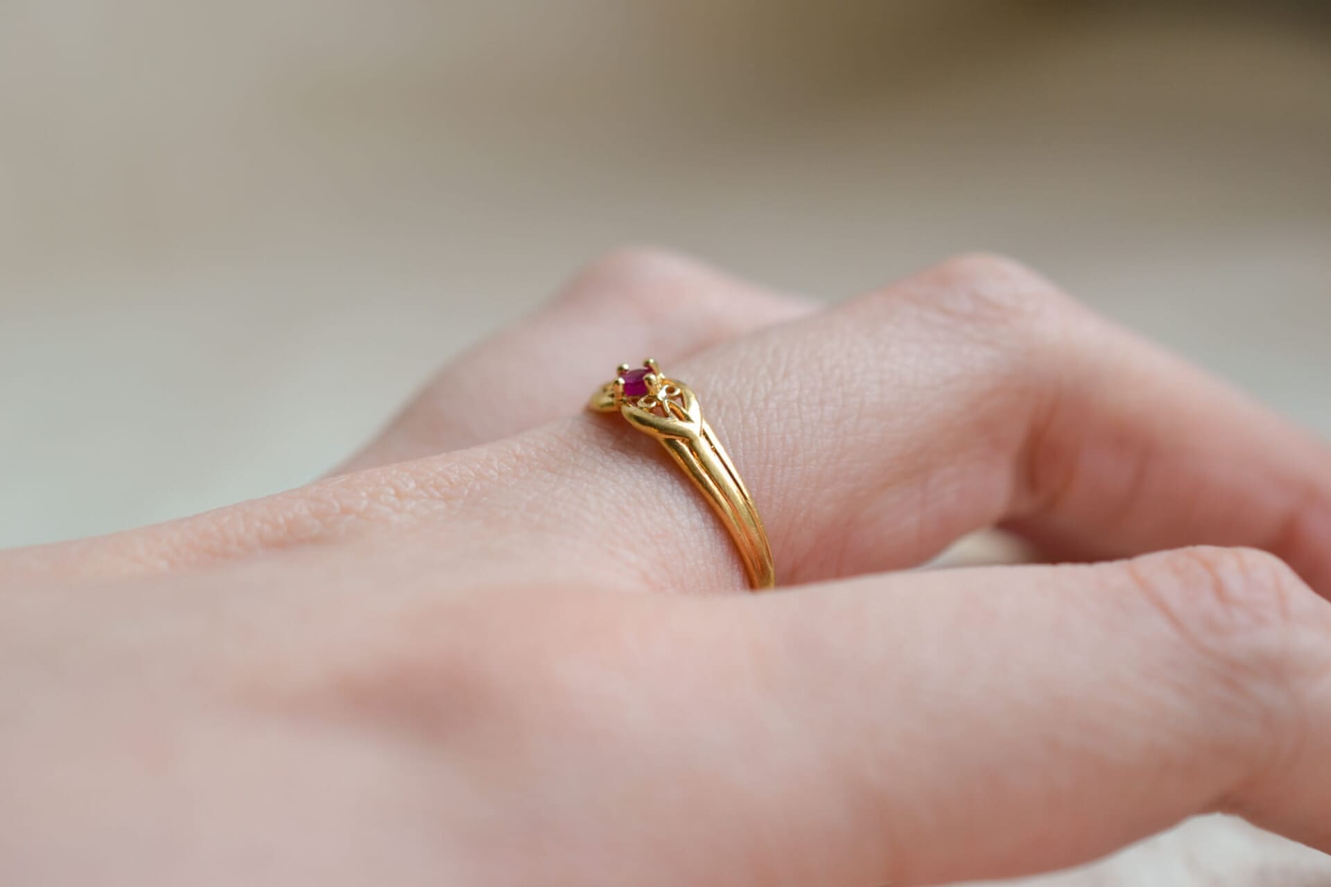 Bague Rubis décor filigranes