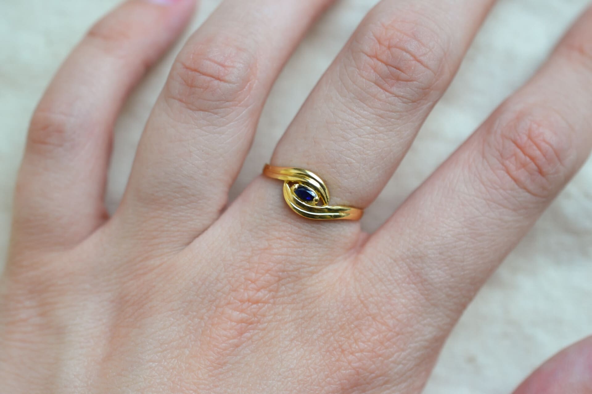 Bague Saphir motif volute