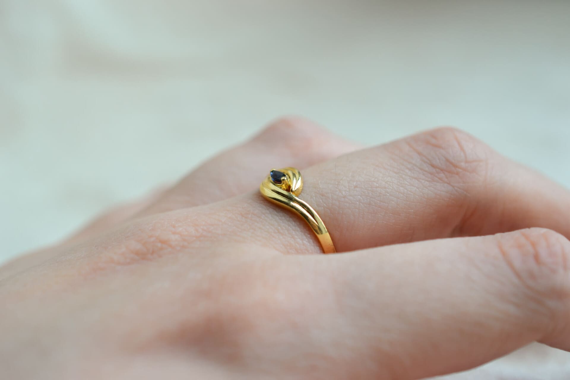 Bague Saphir motif volute