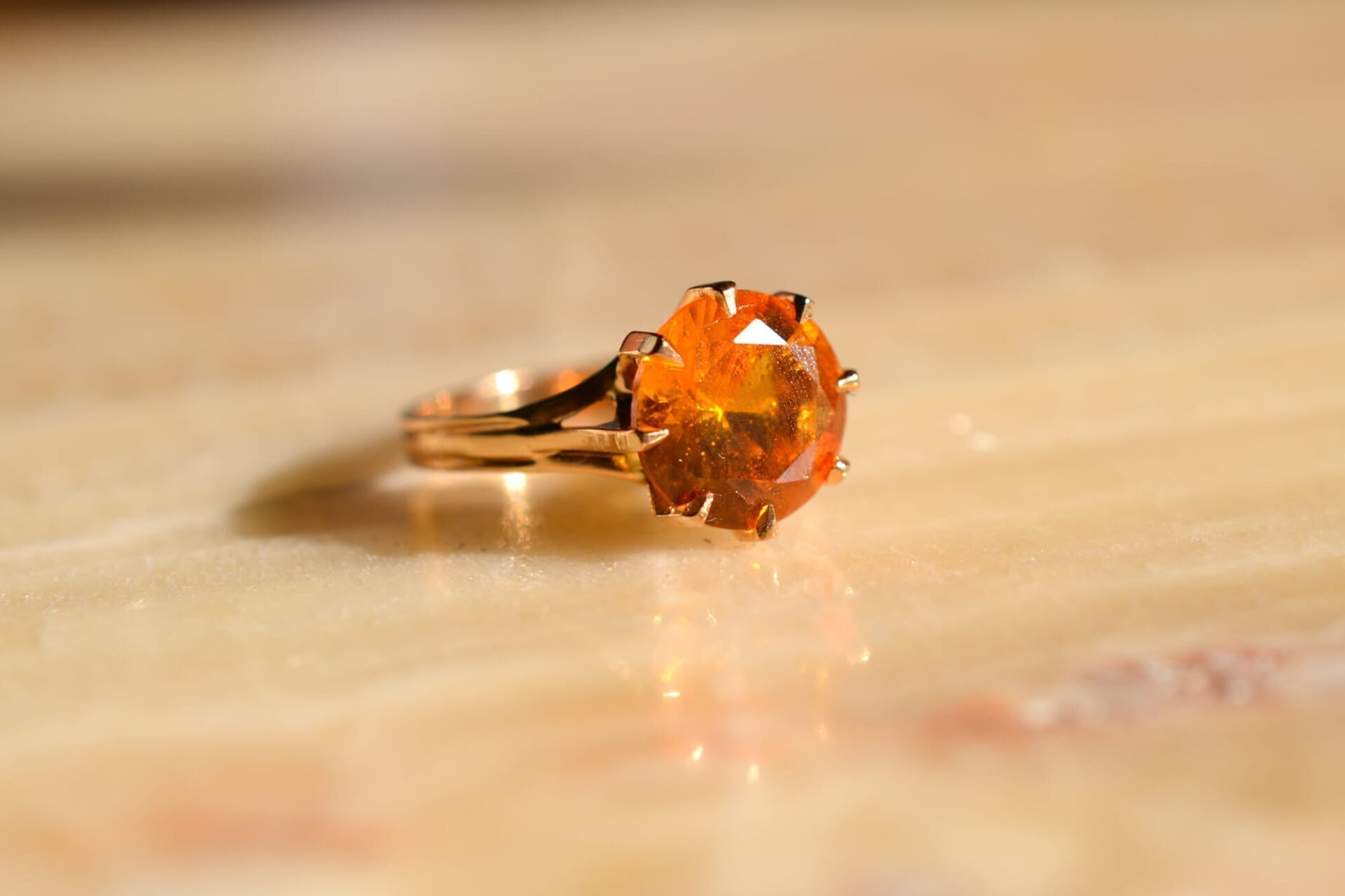 Bague Saphir orange serti griffes