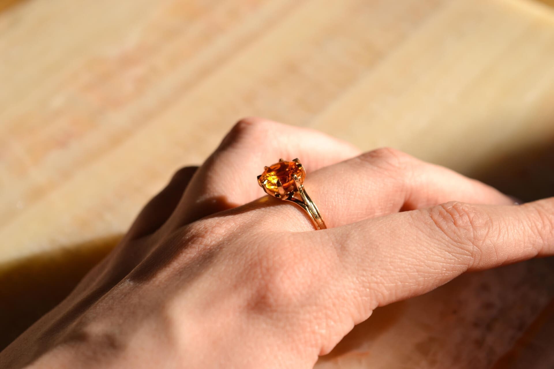 Bague Saphir orange serti griffes