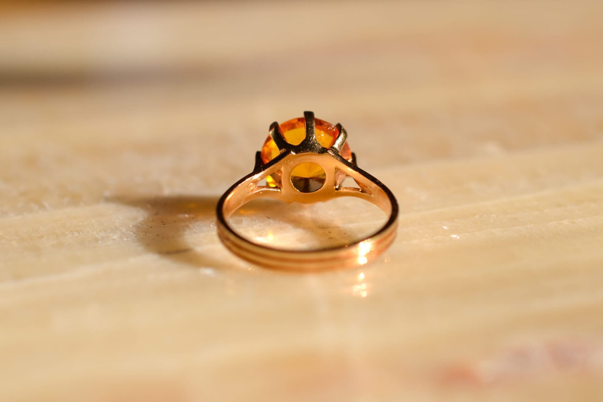 Bague Saphir orange serti griffes
