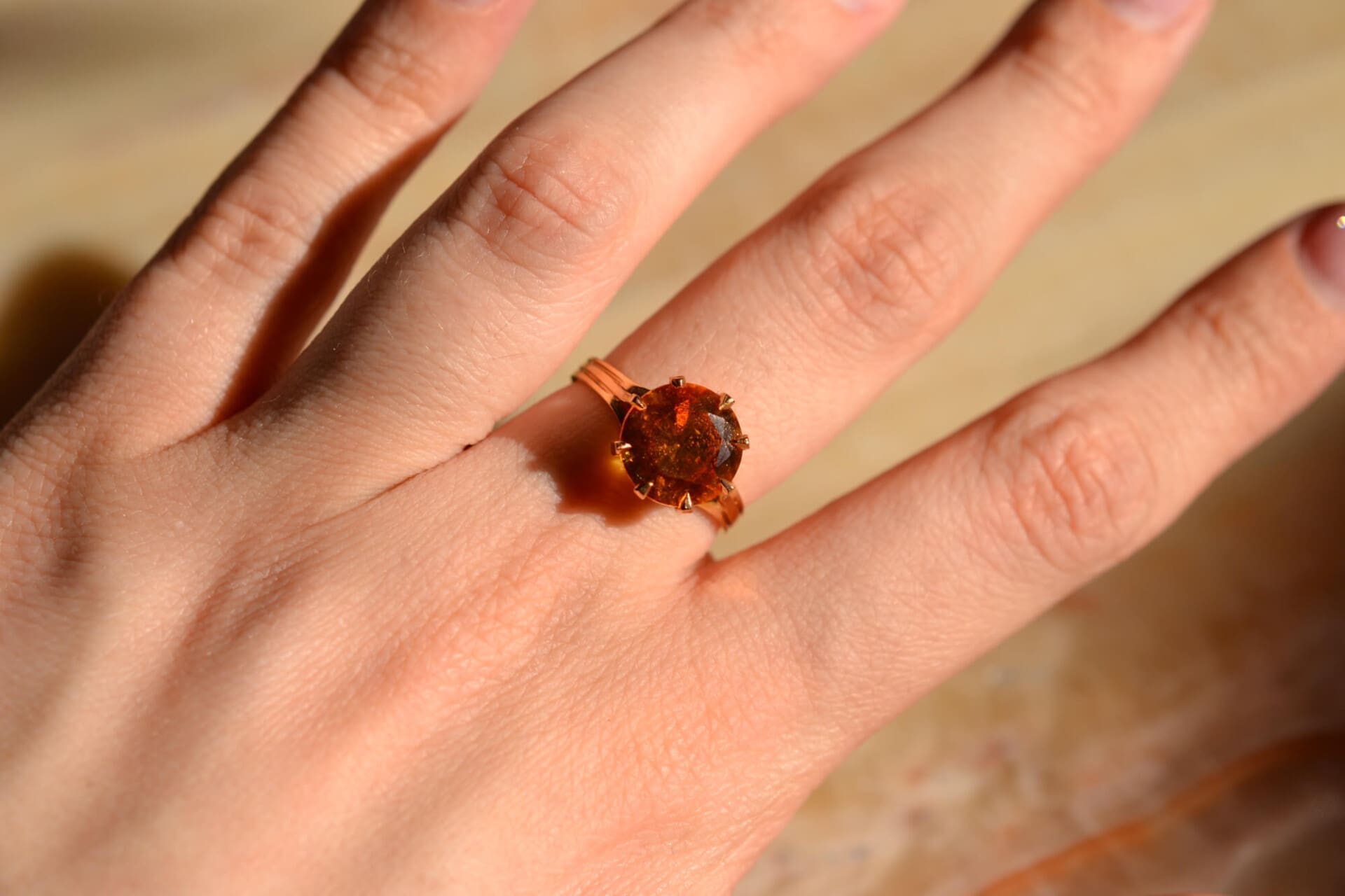 Bague Saphir orange serti griffes