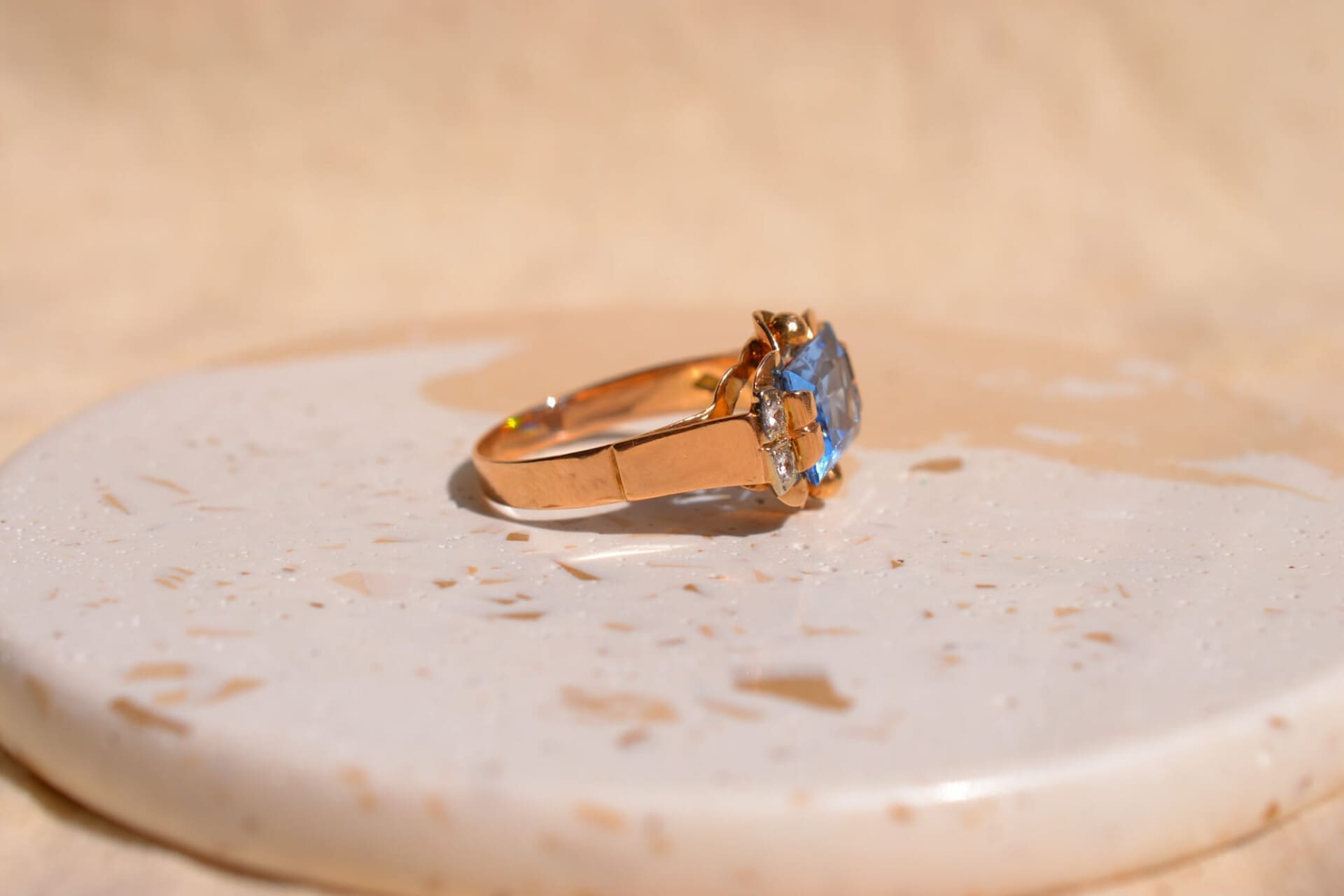 Bague style Tank Topaze et Oxydes