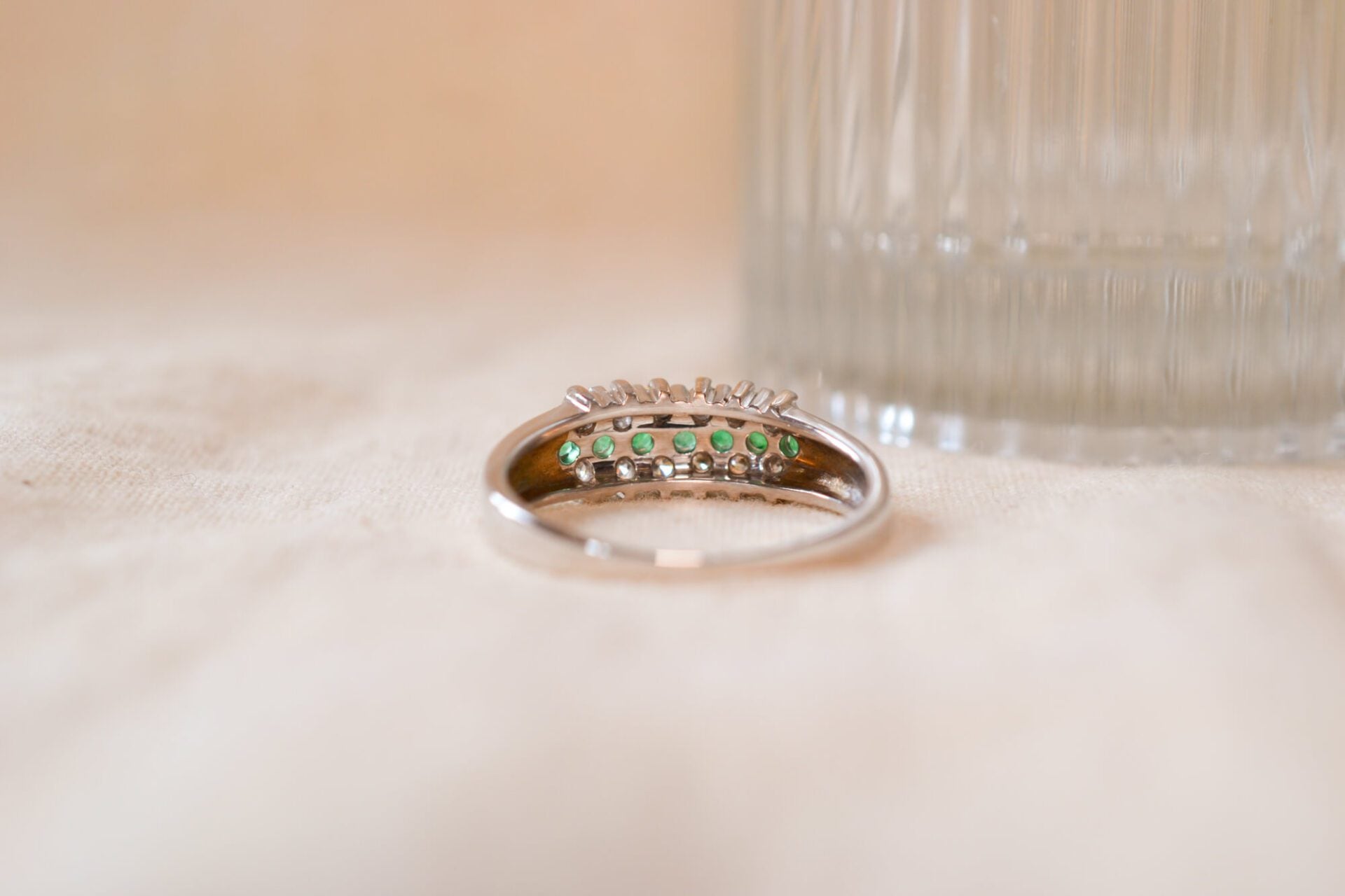 Bague Jarretière Emeraudes et Diamants