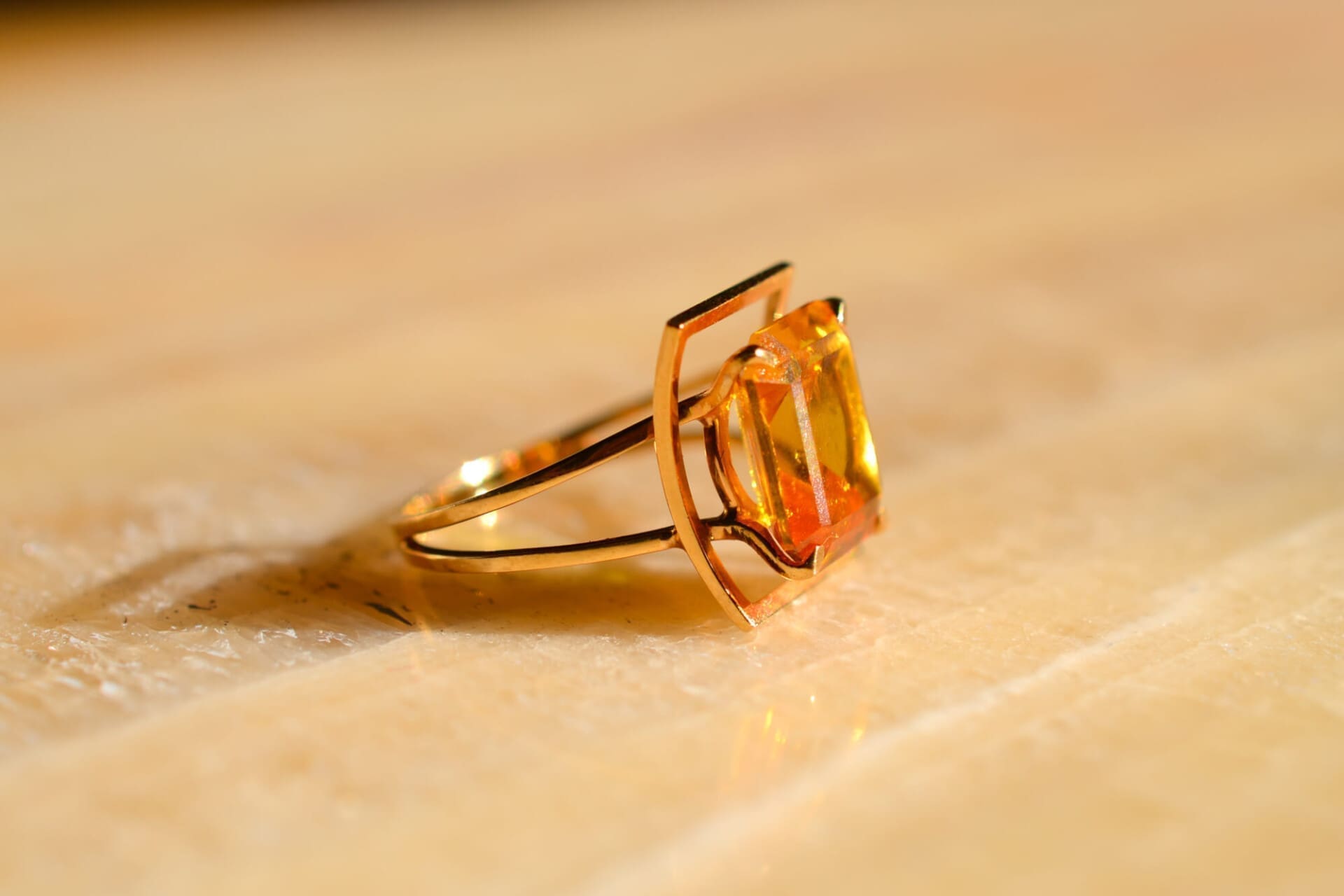 Bague ajourée Saphir orange rectangulaire
