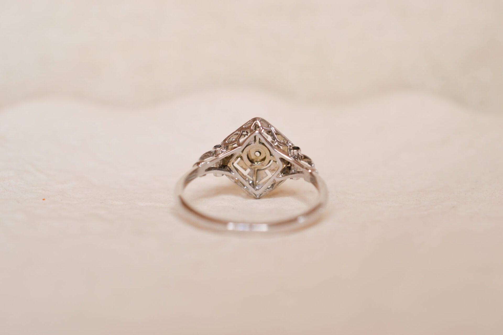 Bague Art Déco Or blanc Oxydes