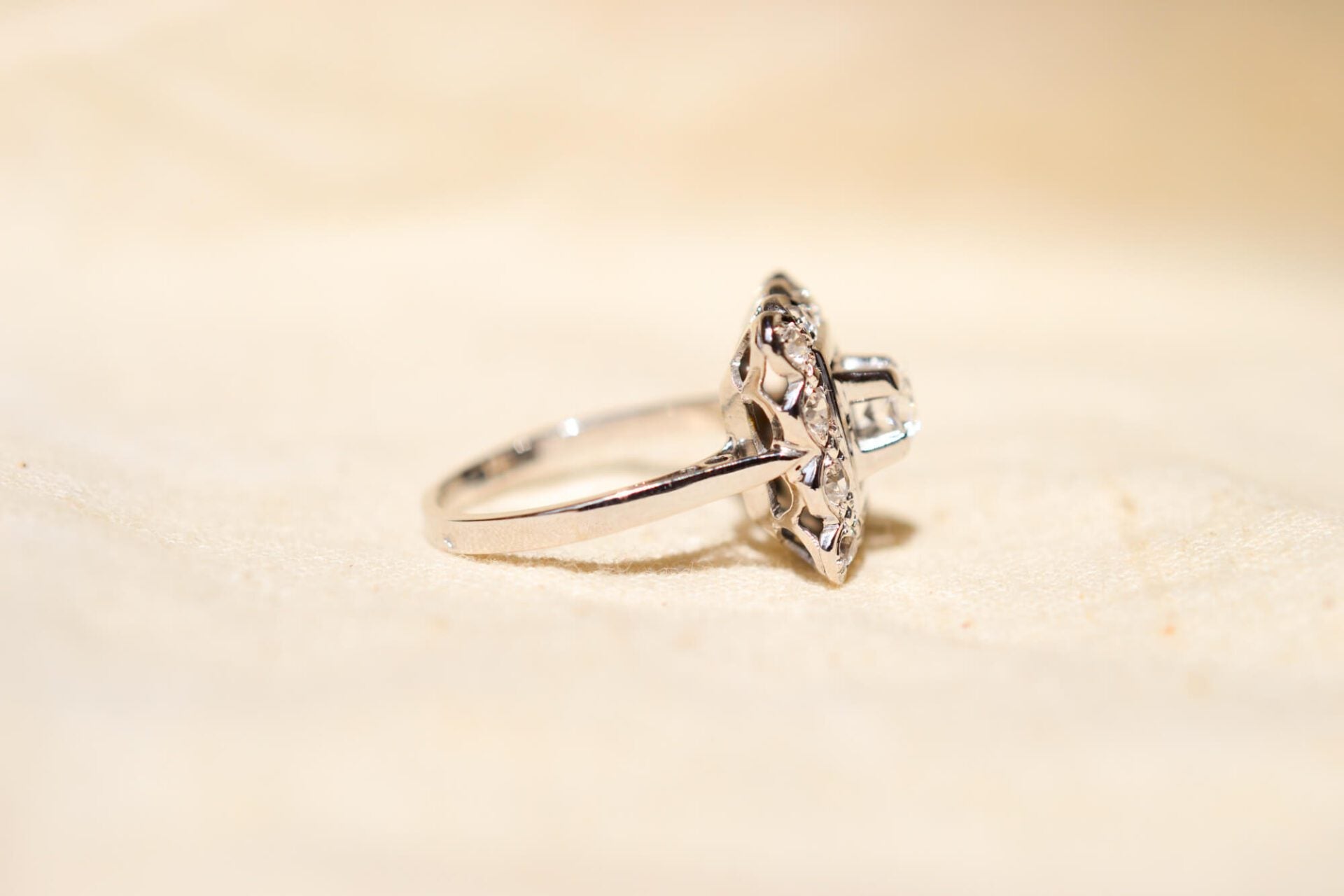 Bague carrée Or blanc Oxydes