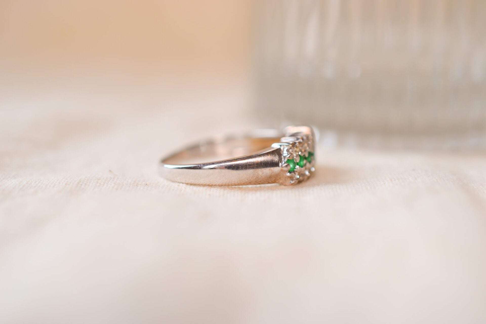Bague Jarretière Emeraudes et Diamants