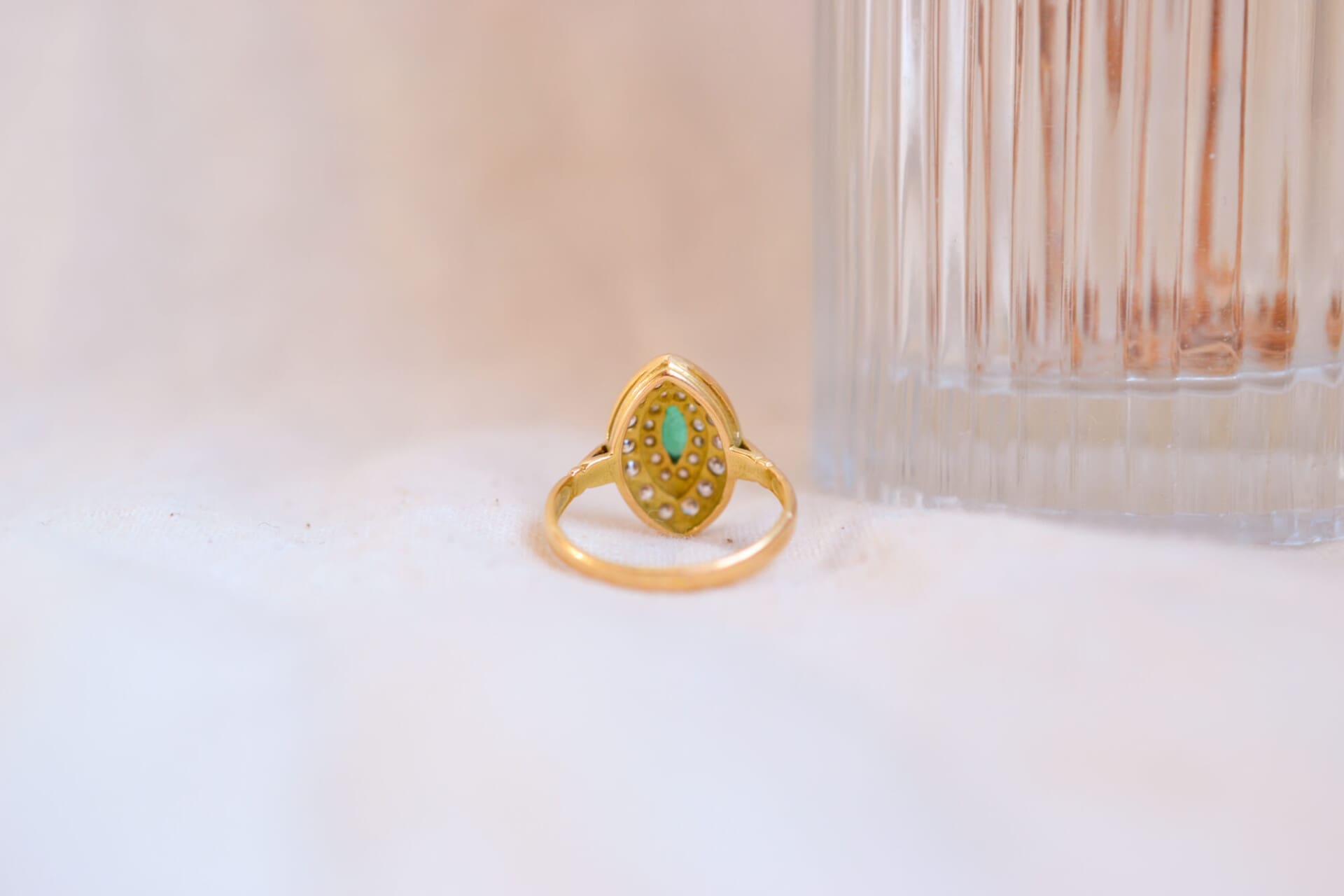 Bague Marquise Émeraude et Oxydes