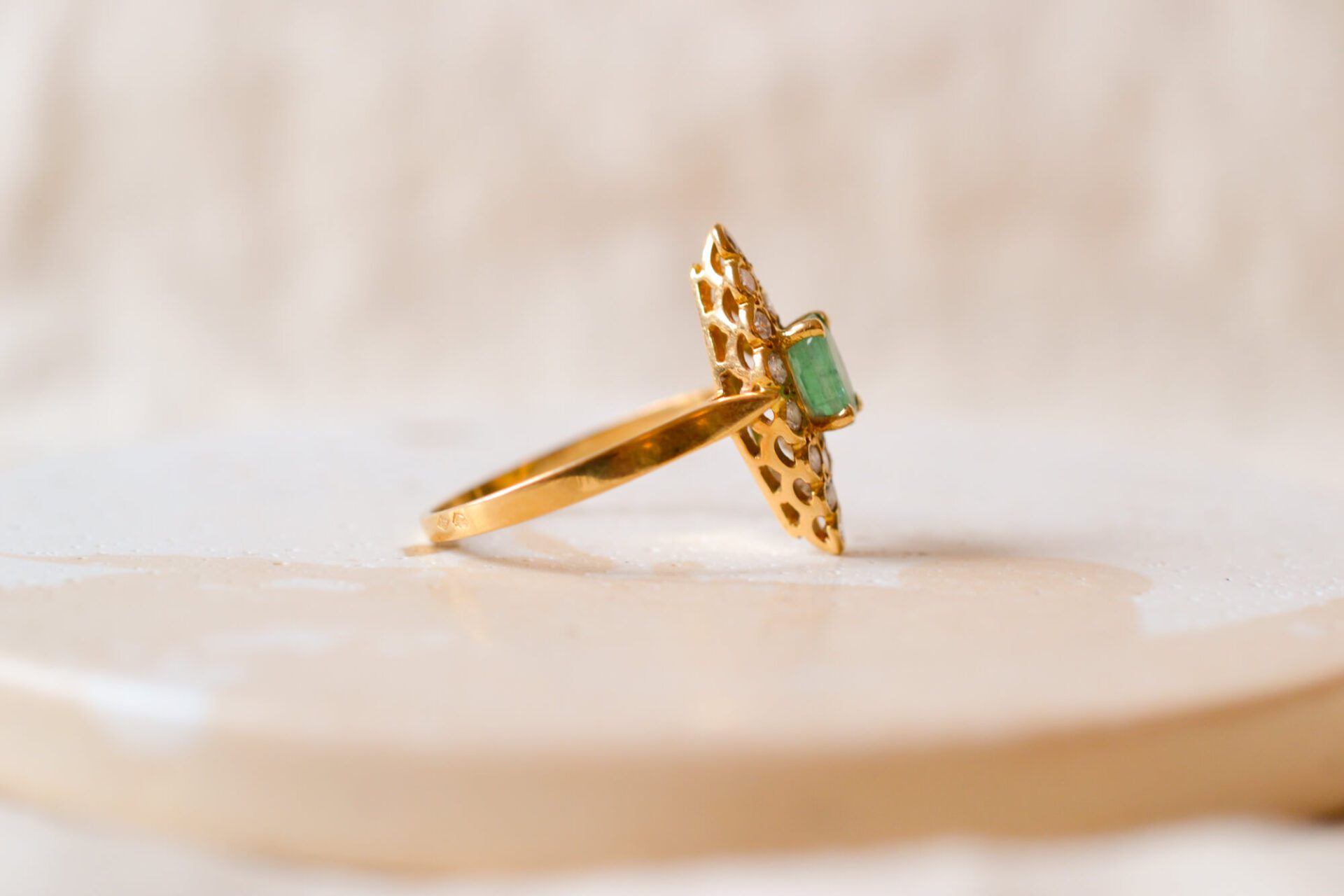 Bague Navette Émeraude Diamants