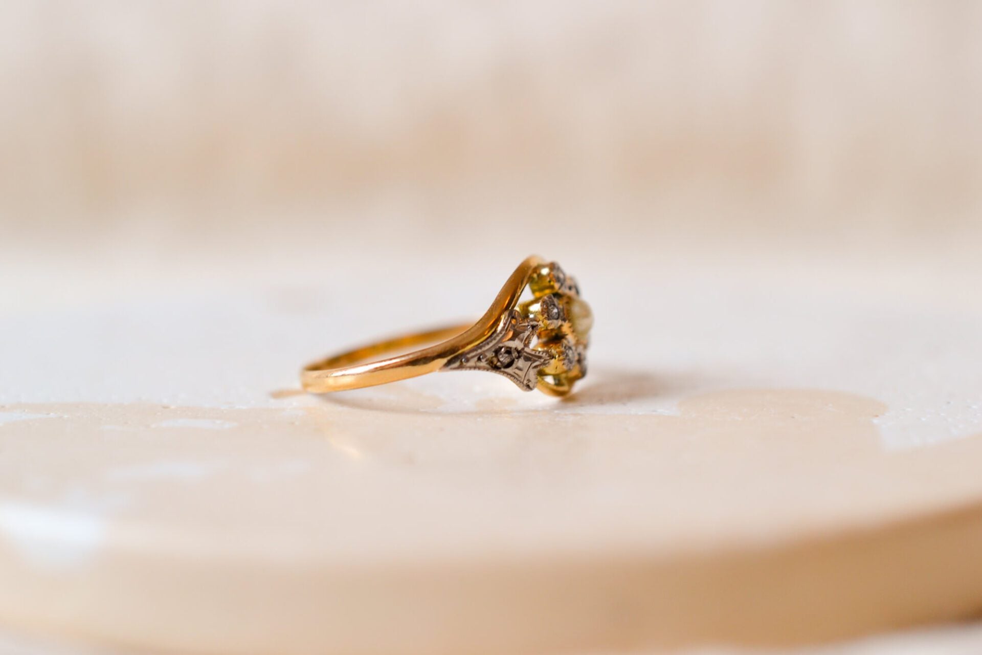 Bague fleur ajourée Diamant et Perle