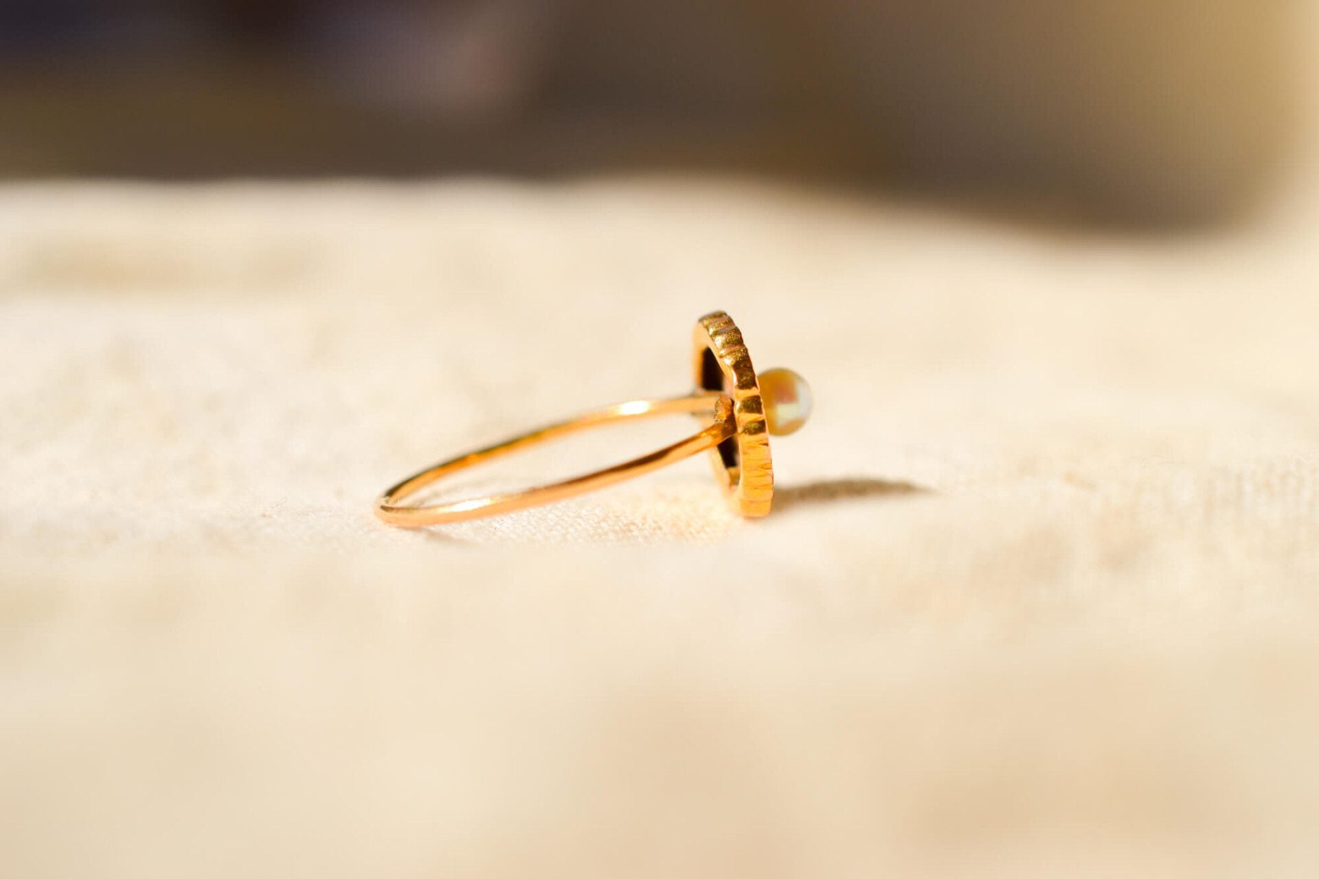 Bague Perle plateau ciselé