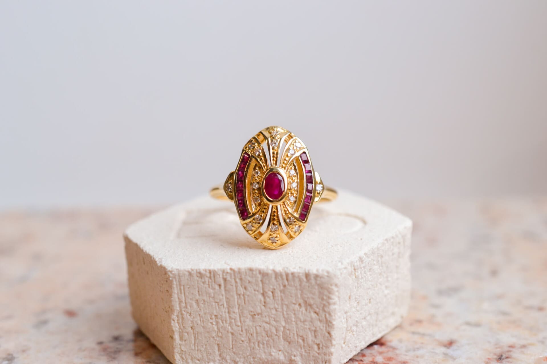 Bague Ovale Rubis et Diamants