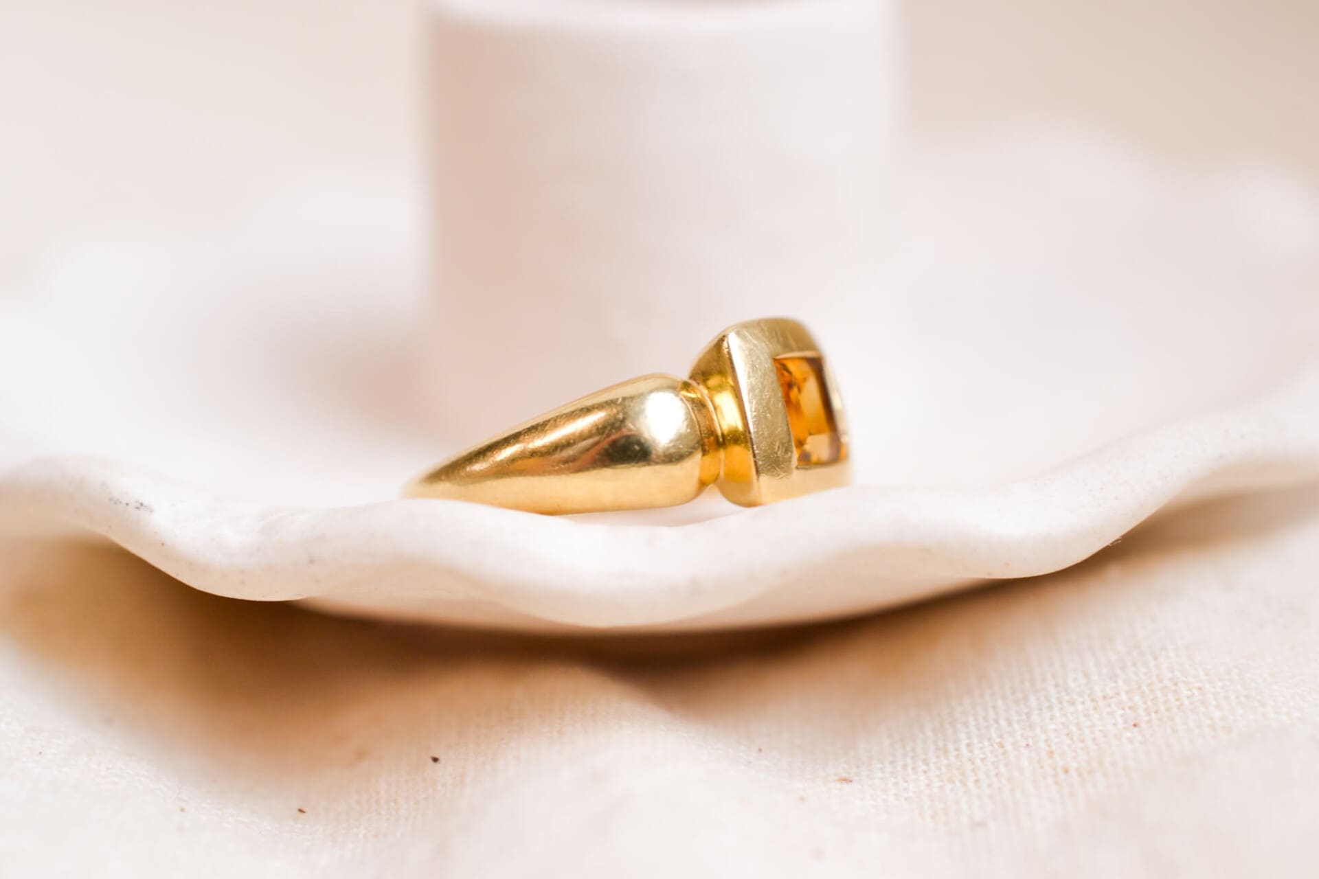 Bague carrée Citrine sertie clos