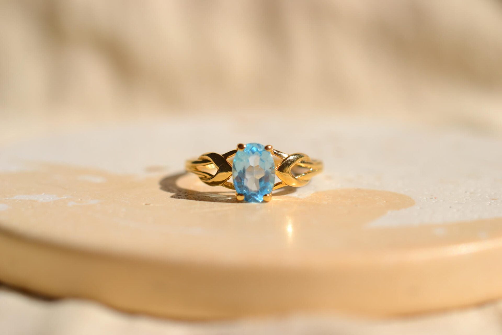 Bague Topaze entrelacs ajourés