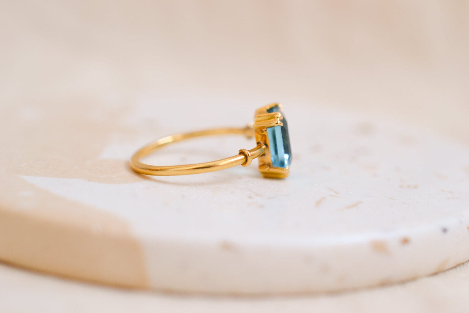 Bague pierre bleue rectangulaire