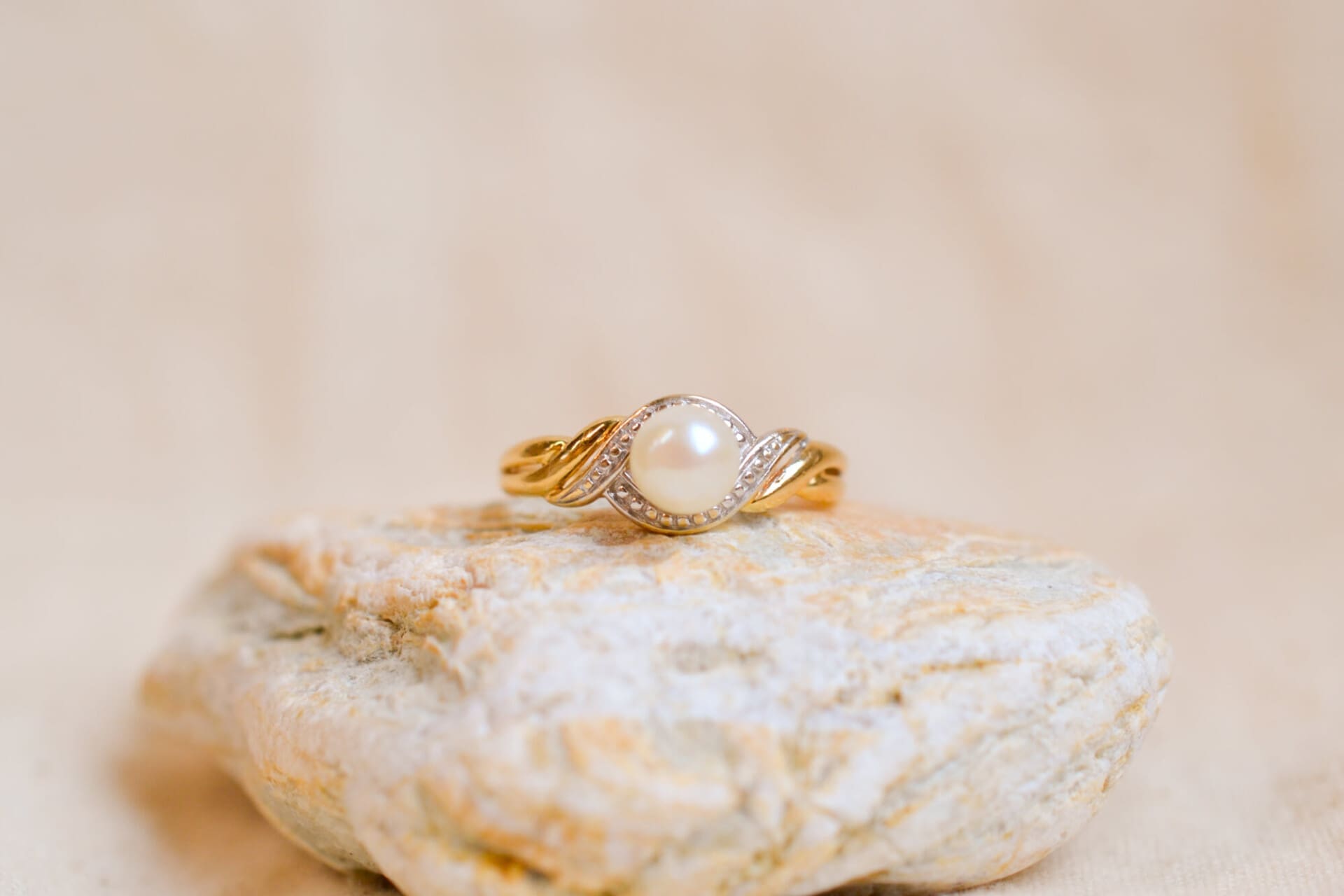Bague Perle 2 Ors entrelacée