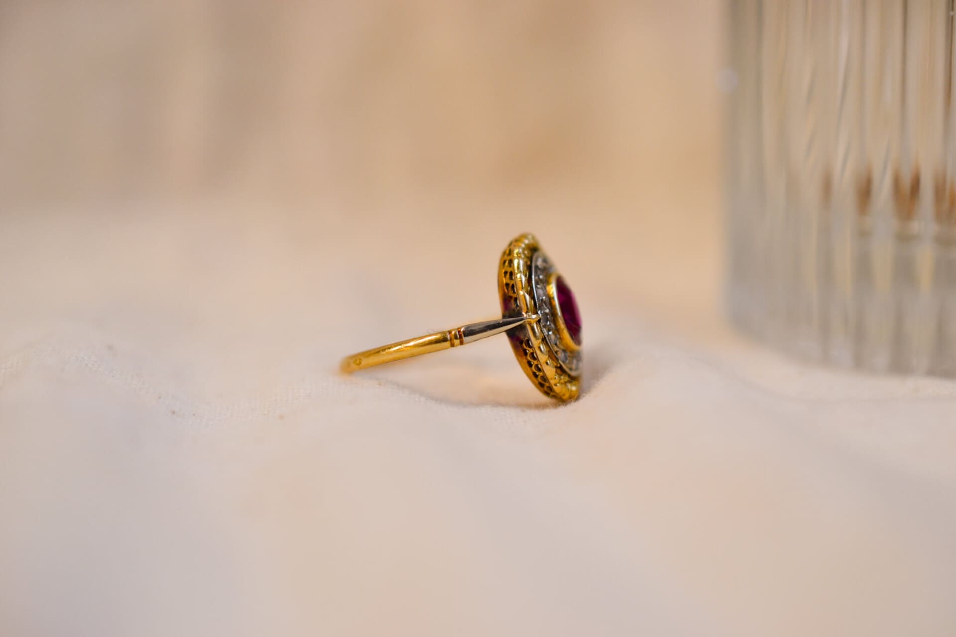 Bague ovale Rubis de synthèse et Diamants
