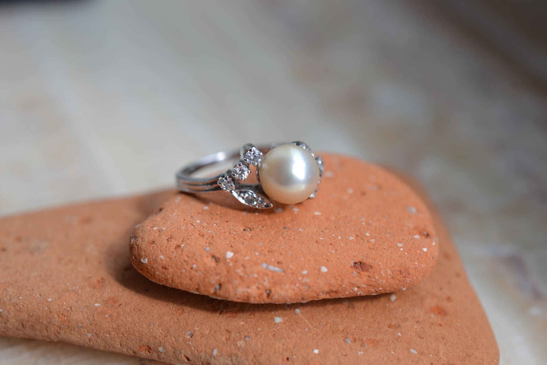Bague Perle et Diamants taille brillant
