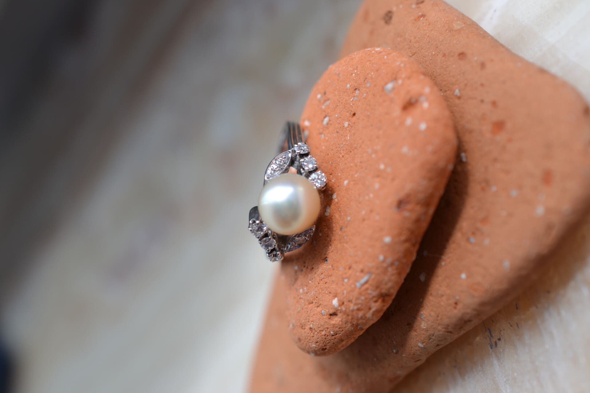 Bague Perle et Diamants taille brillant
