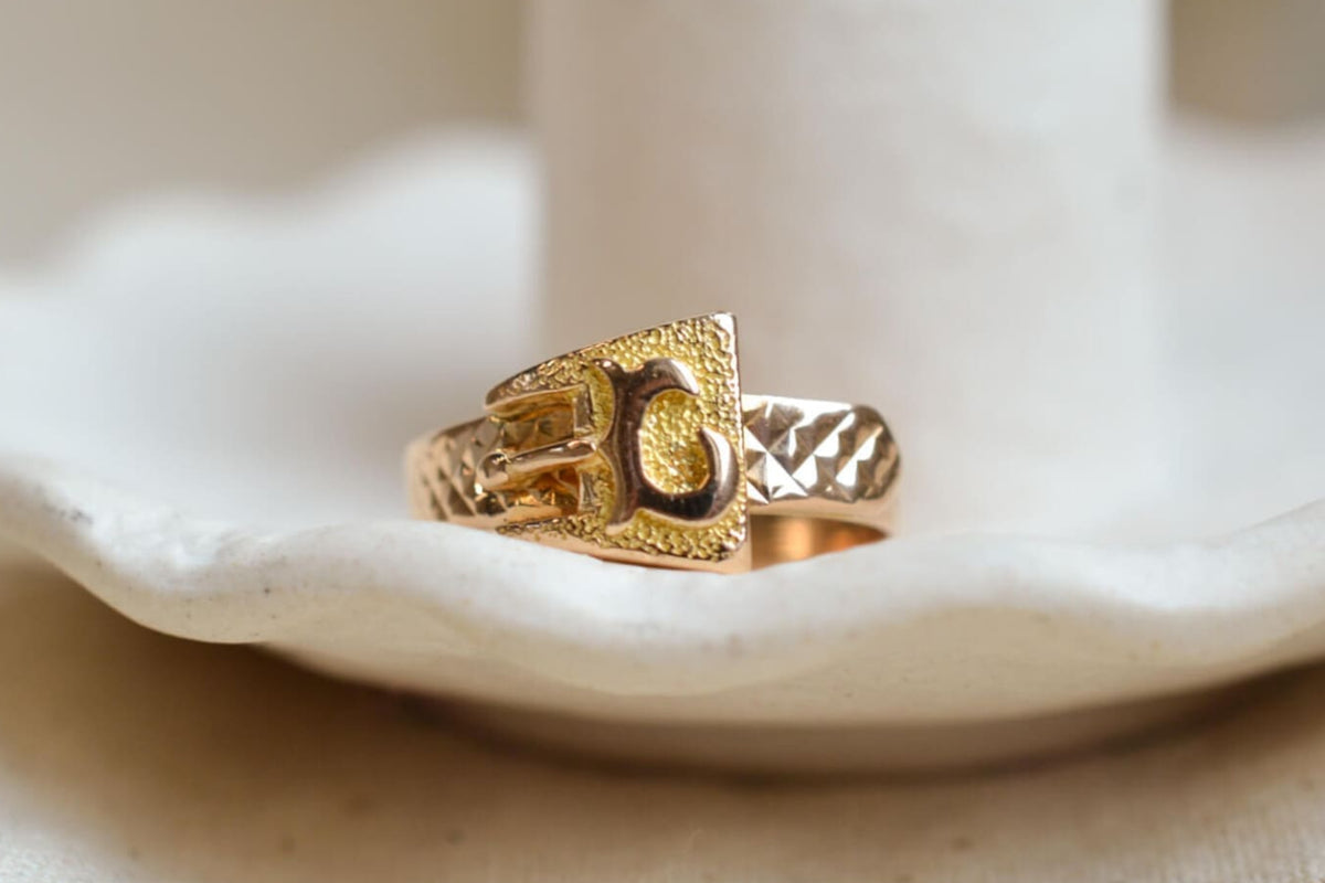 Bague ceinture ciselée