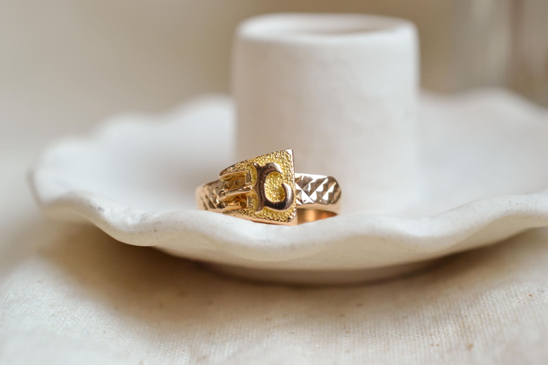 Bague ceinture ciselée