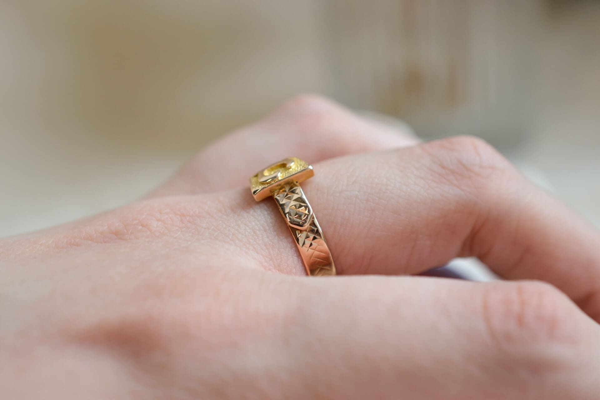 Bague ceinture ciselée