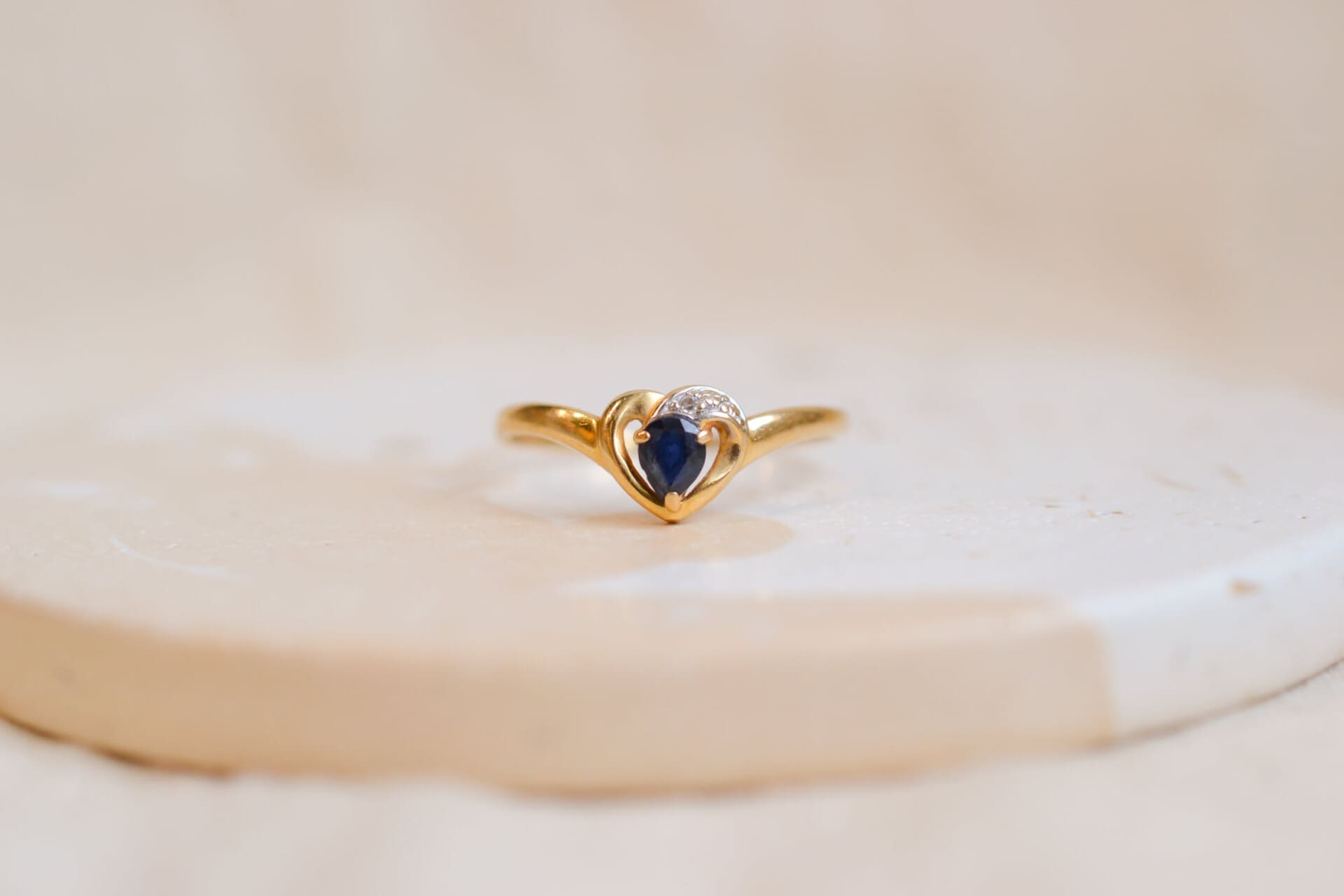 Bague coeur ajourée Saphir et Diamants