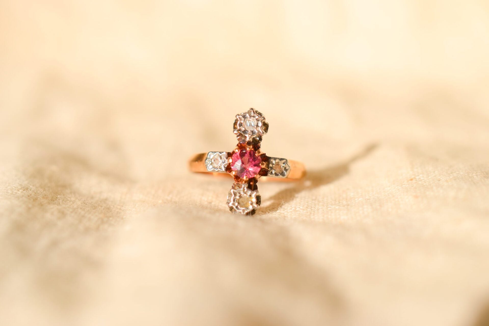 Bague croix Grenat et Diamants