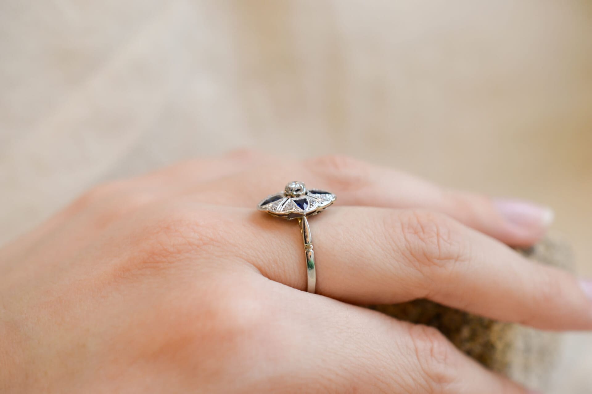 Bague Art Déco Saphirs de synthèse