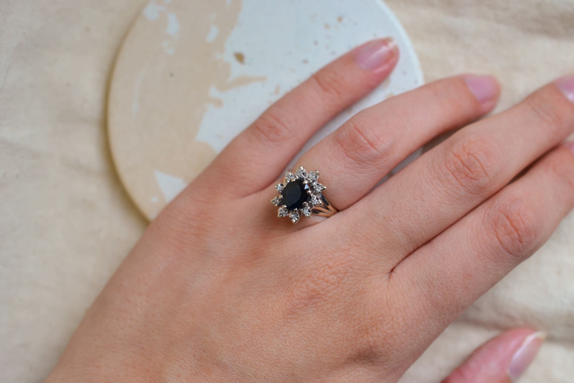Marguerite Or blanc Saphir et Diamants