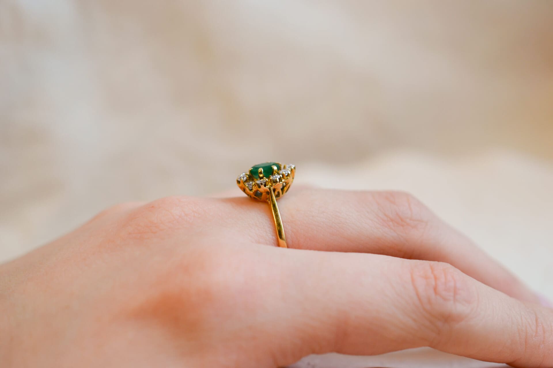 Bague Marguerite Émeraude et Diamants