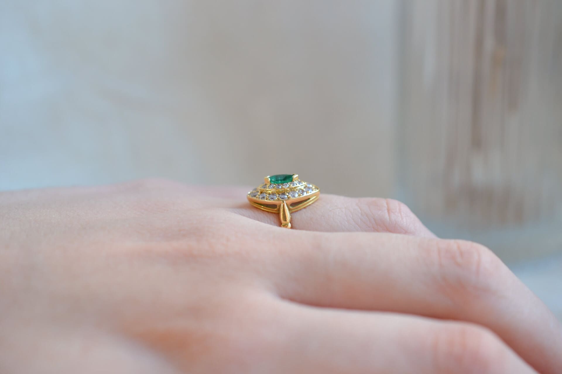 Bague Marquise Émeraude et Oxydes