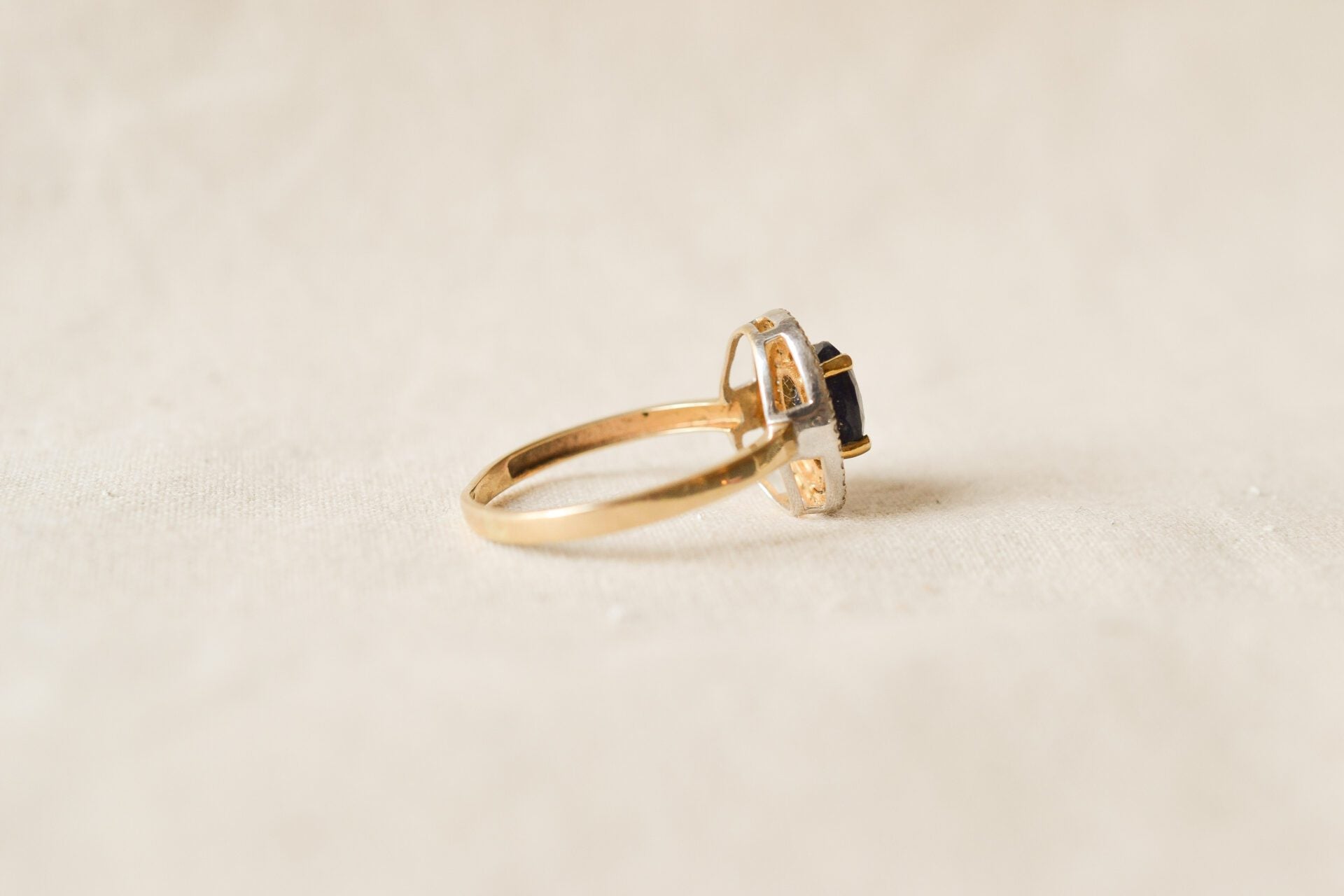 Bague ovale 2 Ors Saphir et oxydes 9K
