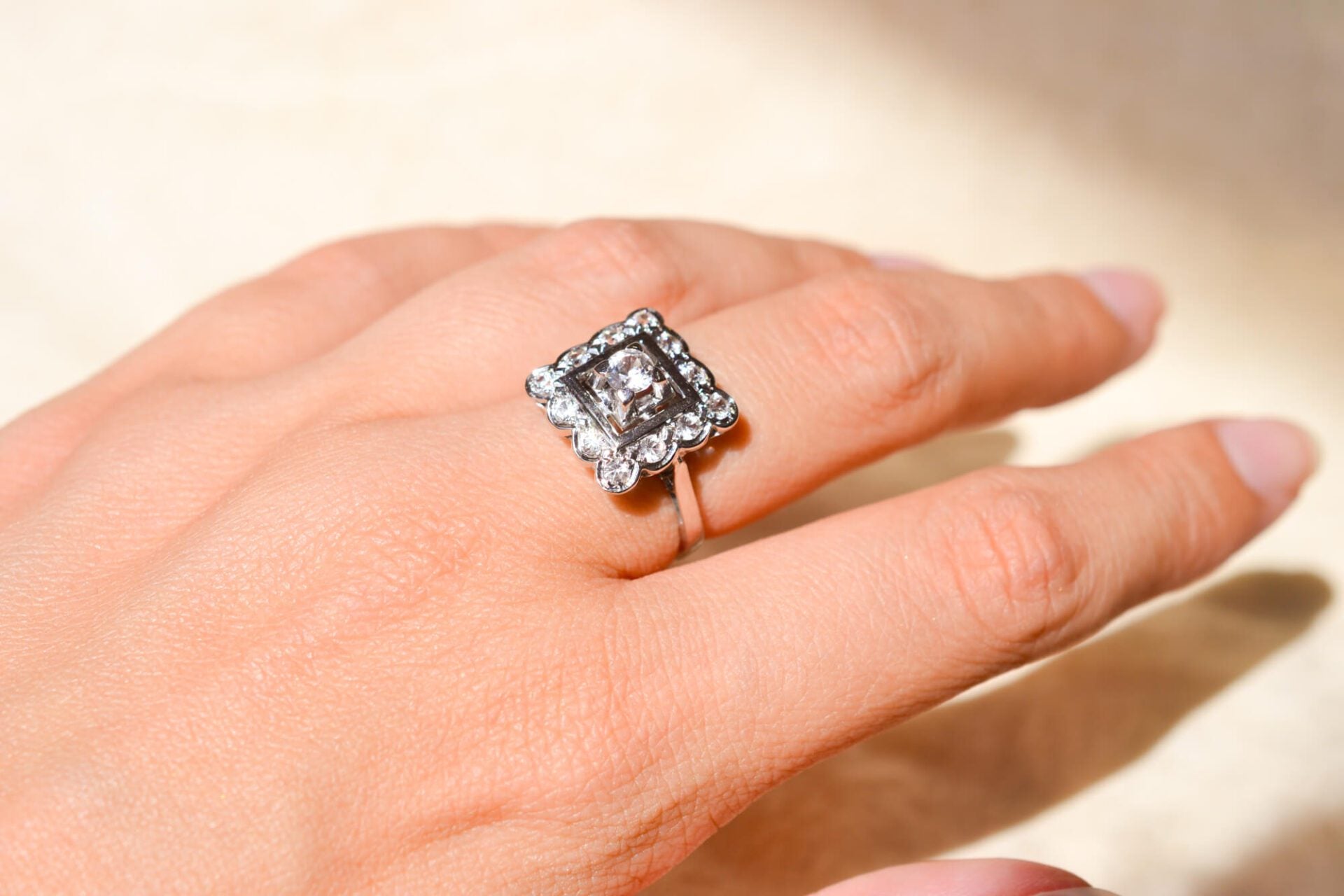 Bague carrée Or blanc Oxydes