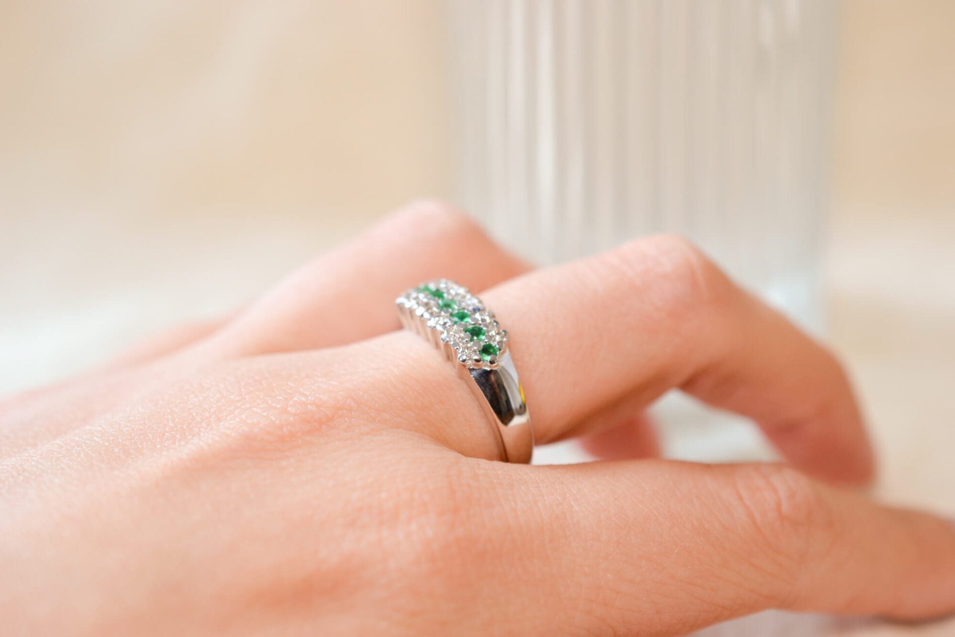 Bague Jarretière Emeraudes et Diamants