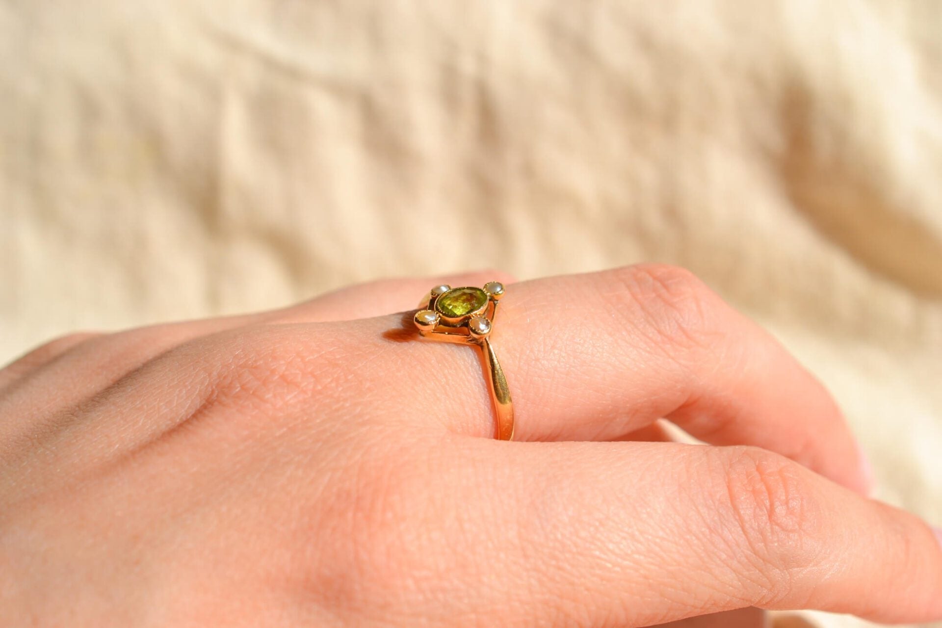 Bague ovale Doublet Grenat Verre et Perles
